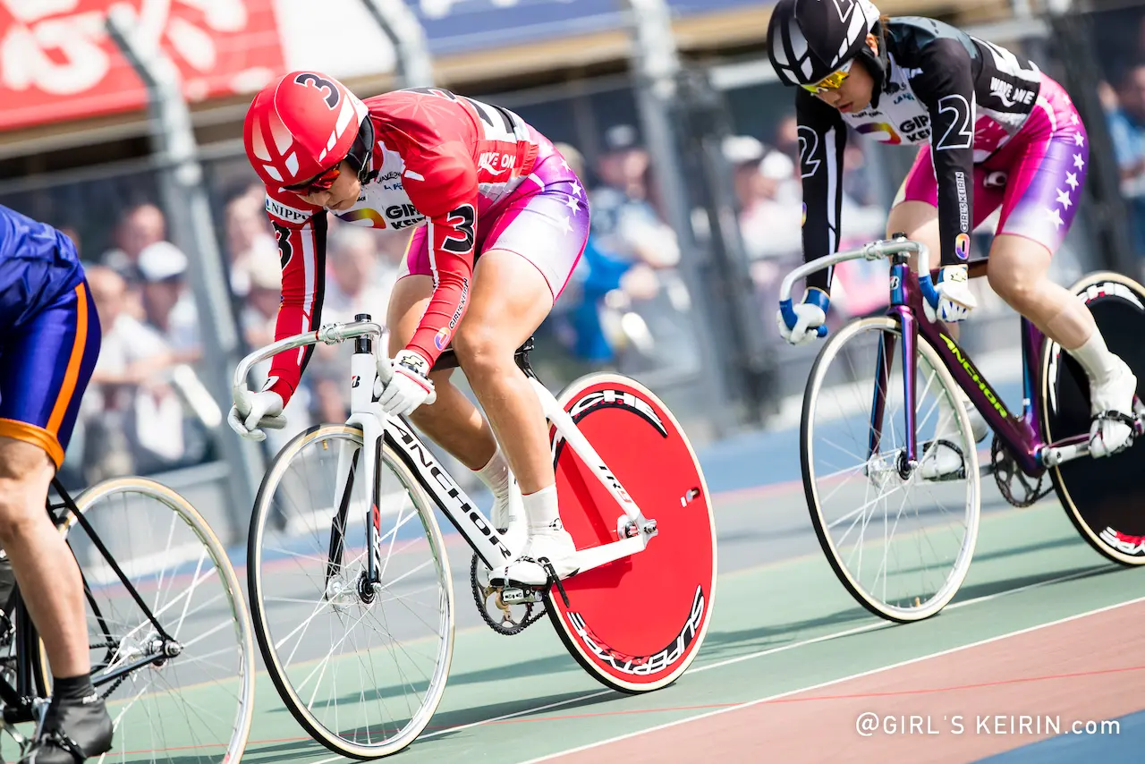 競輪選手のユニフォームの特徴は？ 女子競輪のユニフォーム、勝負