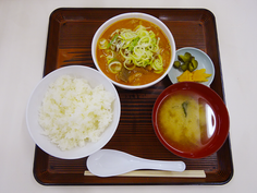 伊勢崎オートレース グルメ情報 写真 もつ煮定食